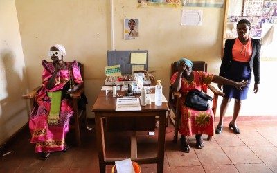 Termina el campo de salud visual en Uganda con récord de personas atendidas
